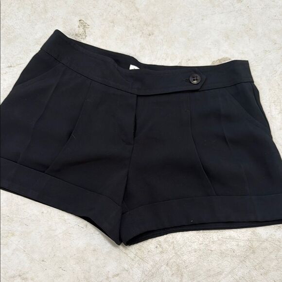 Classic Black Women's Shorts - Trina Turk Size 8 - Simple Black - Like New - Picture 1 of 5